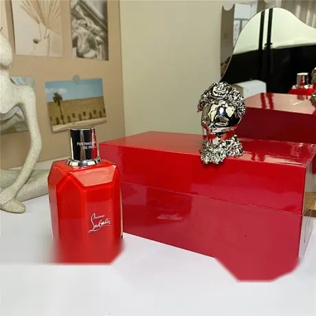 Christian Louboutin LoveWorld — photo 1