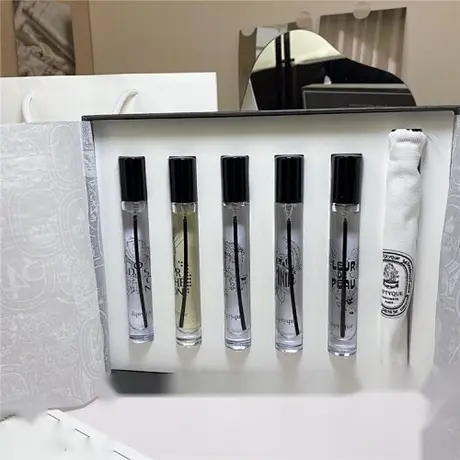 Diptyque Palette d'eaux de parfum Coffret 5 miniatures — photo 5