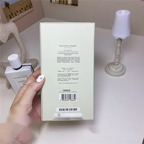 Van Cleef & Arpels Oud Blanc — photo 2