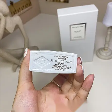 Van Cleef & Arpels Oud Blanc — photo 3