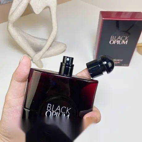 Yves Saint Laurent Black Opium Over Red — photo 3