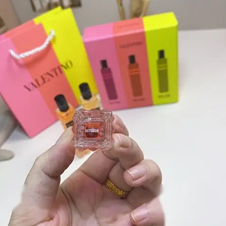 Valentino Coffret Donna Born in Roma Coffret format voyage — photo 1