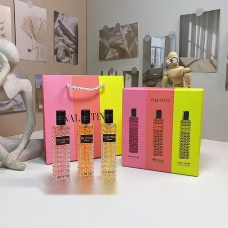 Valentino Coffret Donna Born in Roma Coffret format voyage — photo 2