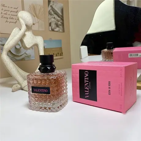 Valentino Donna Born in Roma — photo 1